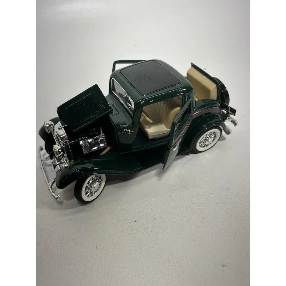 Sunnyside SS7722 1932 Ford 3 Window Coupe 1:24 Diecast Car Green Deuce